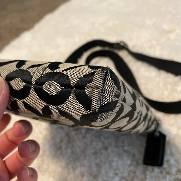 Coach Poppy Swingpack Black Gray Crossbody Adjust Strap Zipper Bag Purse op art - Picture 10 of 11